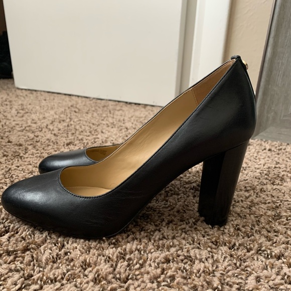 Michael Kors Round Toe Chunky Pump - Picture 4 of 10
